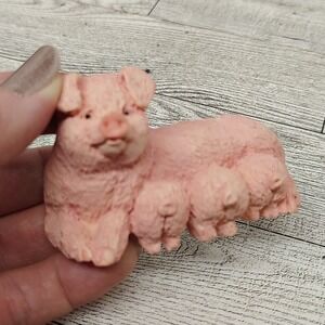 Vintage Pig Magnet - 1991 Farmhouse Resin Decor Cute Pink Piglets - 90s Whimsy